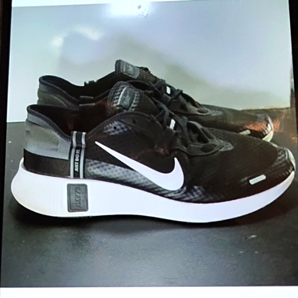New! Nike Low size 14 Mens
